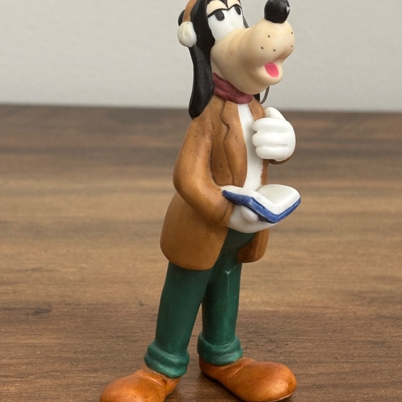 VINTAGE Disney GOOFY CAROLING Christmas Tree Ornament Ceramic Holding Book Sing - Picture 5 of 11